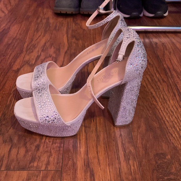 Madden Girl Sparkly Heels
Worn Once
Great Condition - Picture 1 of 4